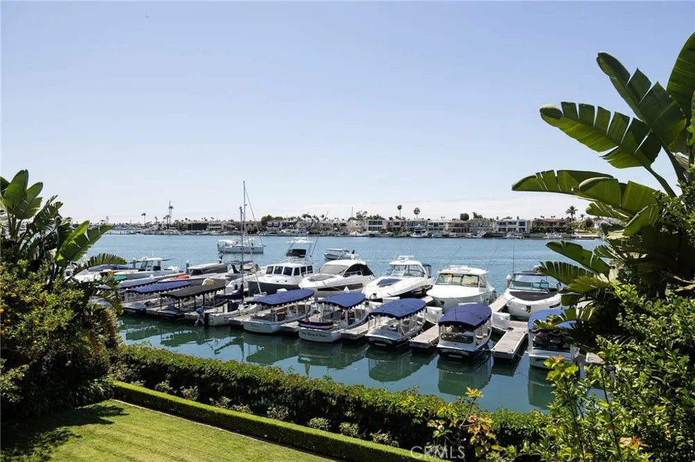 2572 Bayshore Drive Newport Beach, CA 92663