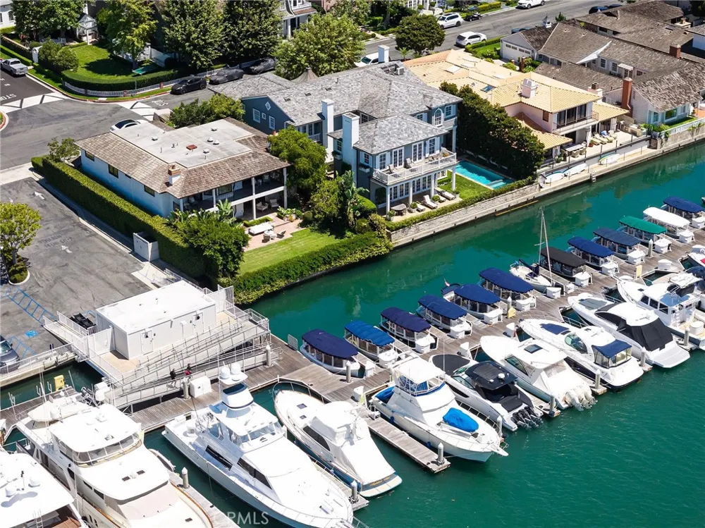 2572 Bayshore Drive Newport Beach, CA 92663