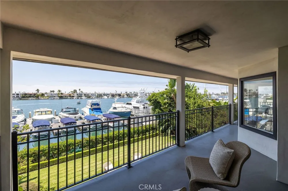 2572 Bayshore Drive Newport Beach, CA 92663