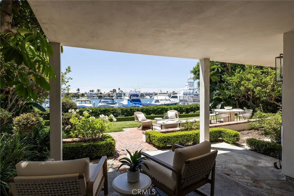 2572 Bayshore Drive Newport Beach, CA 92663