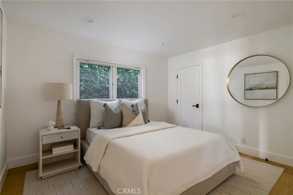 2572 Bayshore Drive Newport Beach, CA 92663