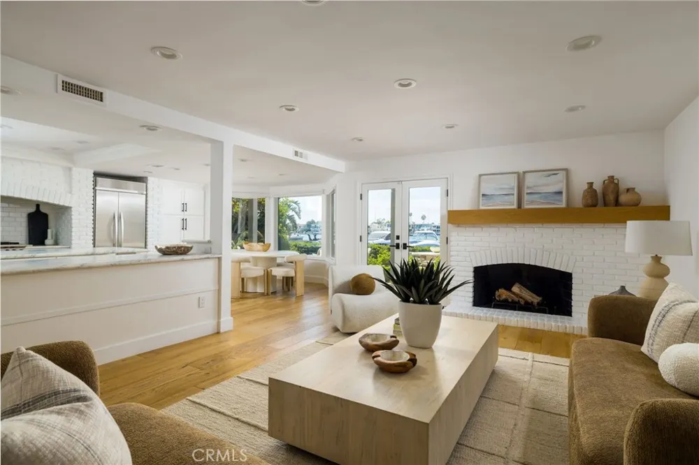 2572 Bayshore Drive Newport Beach, CA 92663