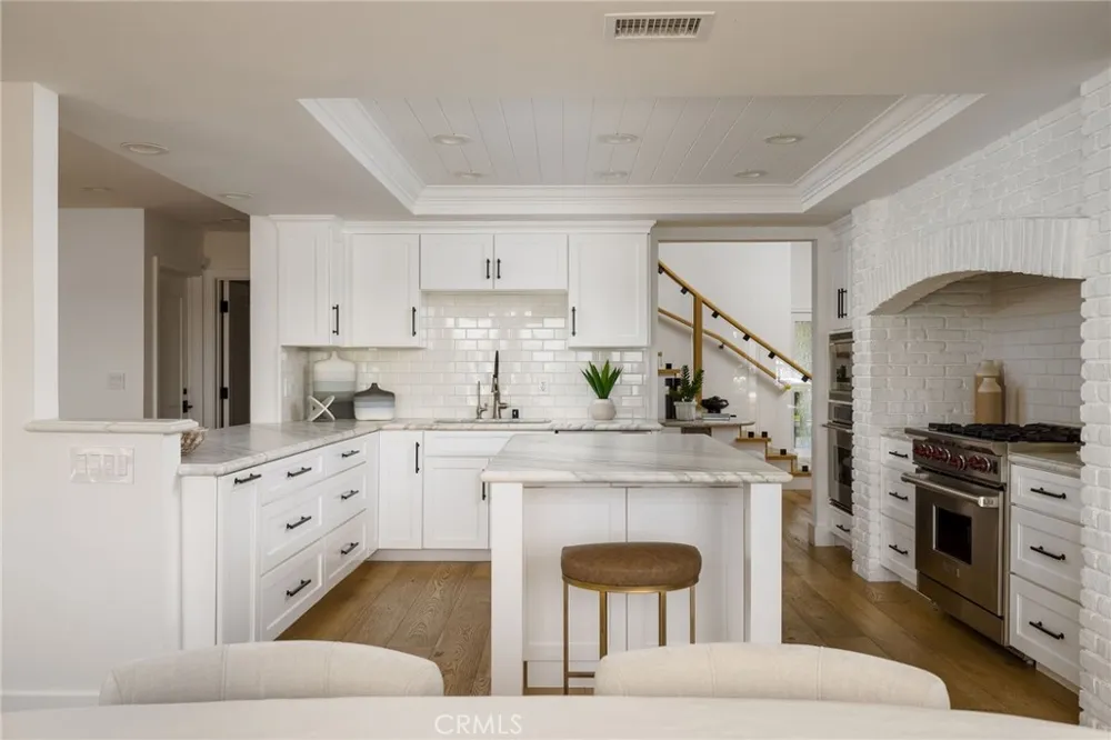 2572 Bayshore Drive Newport Beach, CA 92663