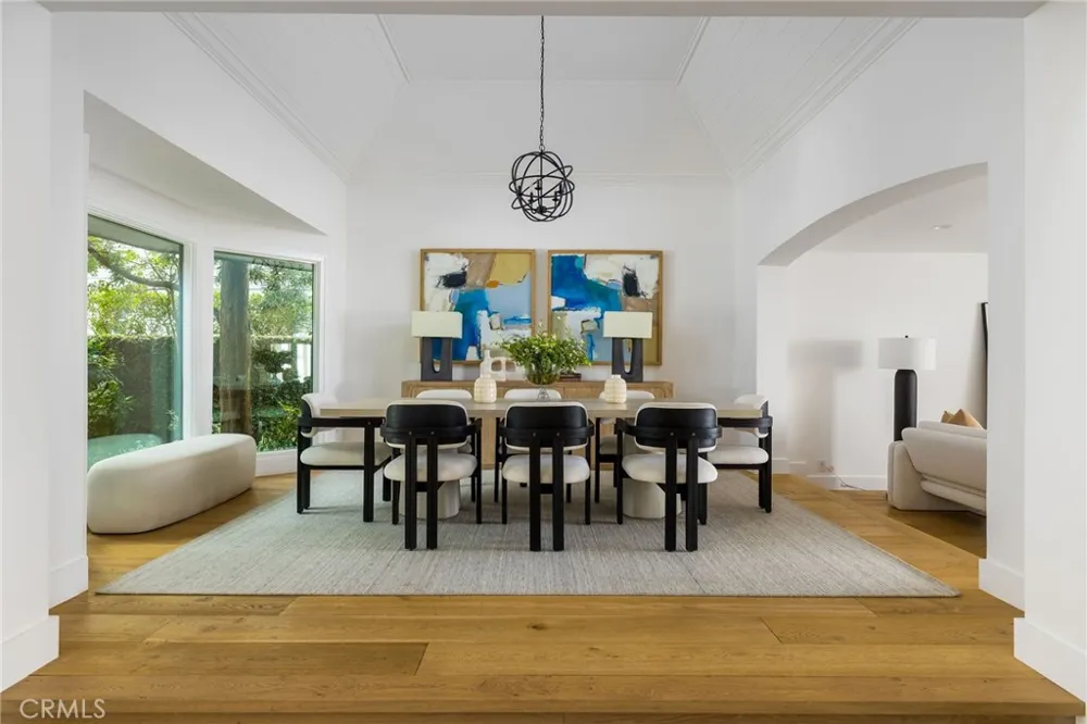 2572 Bayshore Drive Newport Beach, CA 92663