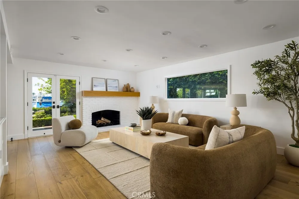 2572 Bayshore Drive Newport Beach, CA 92663