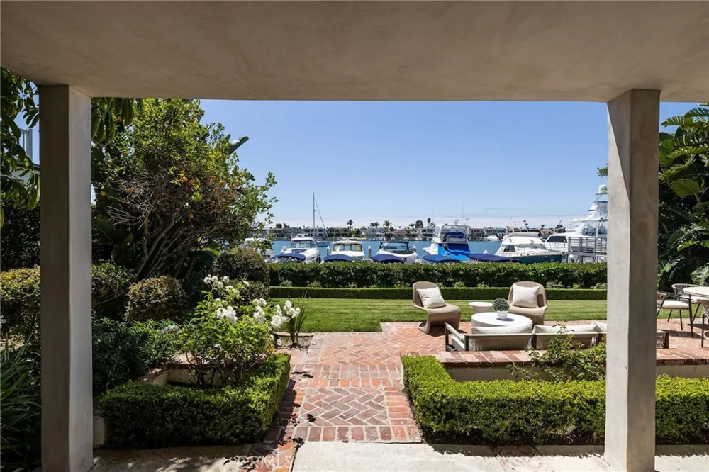 2572 Bayshore Drive Newport Beach, CA 92663
