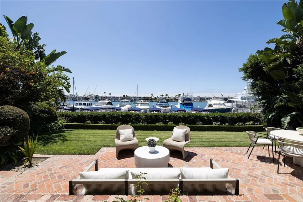 2572 Bayshore Drive Newport Beach, CA 92663