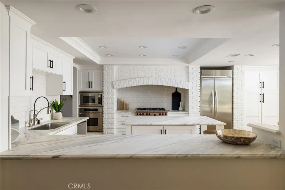 2572 Bayshore Drive Newport Beach, CA 92663