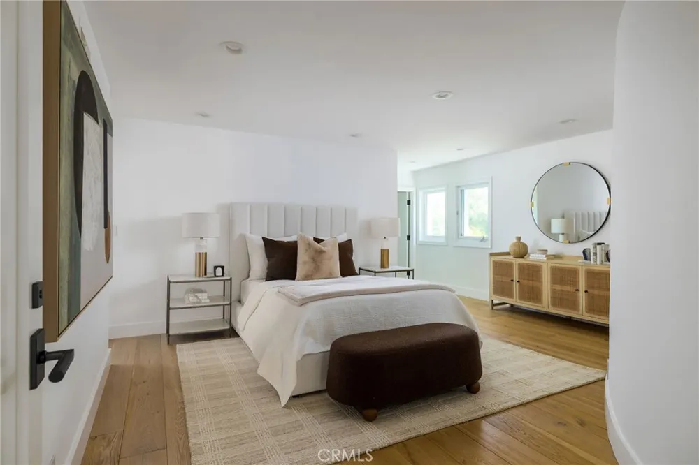 2572 Bayshore Drive Newport Beach, CA 92663