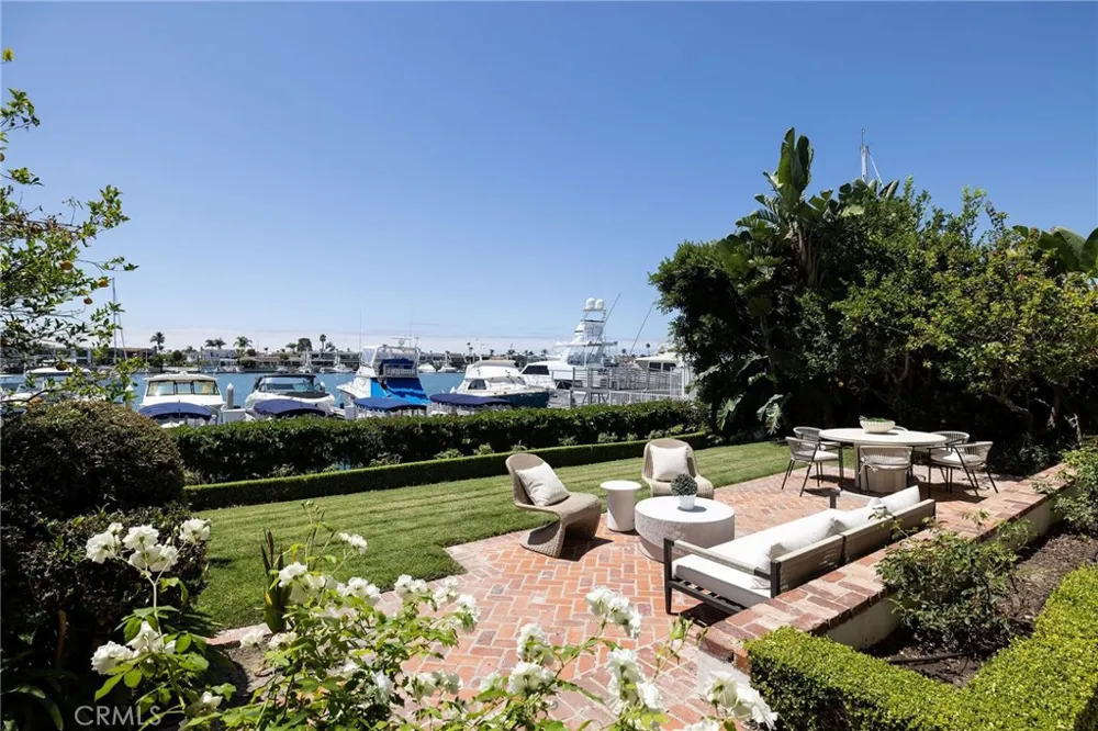 2572 Bayshore Drive Newport Beach, CA 92663