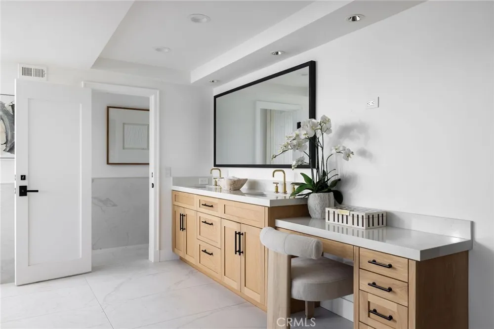 2572 Bayshore Drive Newport Beach, CA 92663