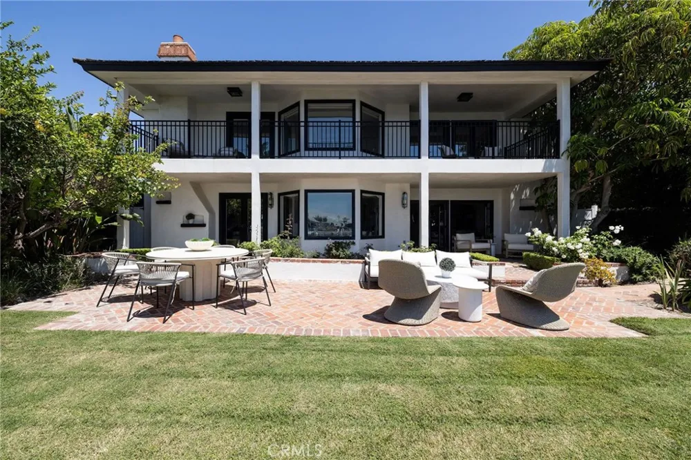 2572 Bayshore Drive Newport Beach, CA 92663