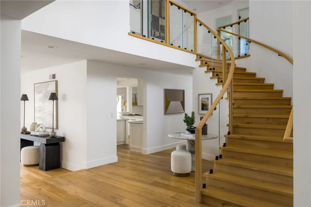 2572 Bayshore Drive Newport Beach, CA 92663