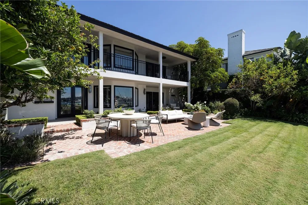 2572 Bayshore Drive Newport Beach, CA 92663