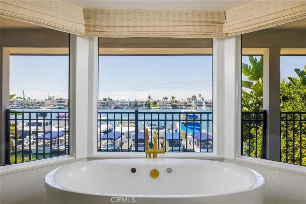 2572 Bayshore Drive Newport Beach, CA 92663