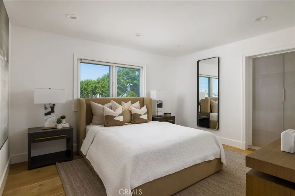 2572 Bayshore Drive Newport Beach, CA 92663