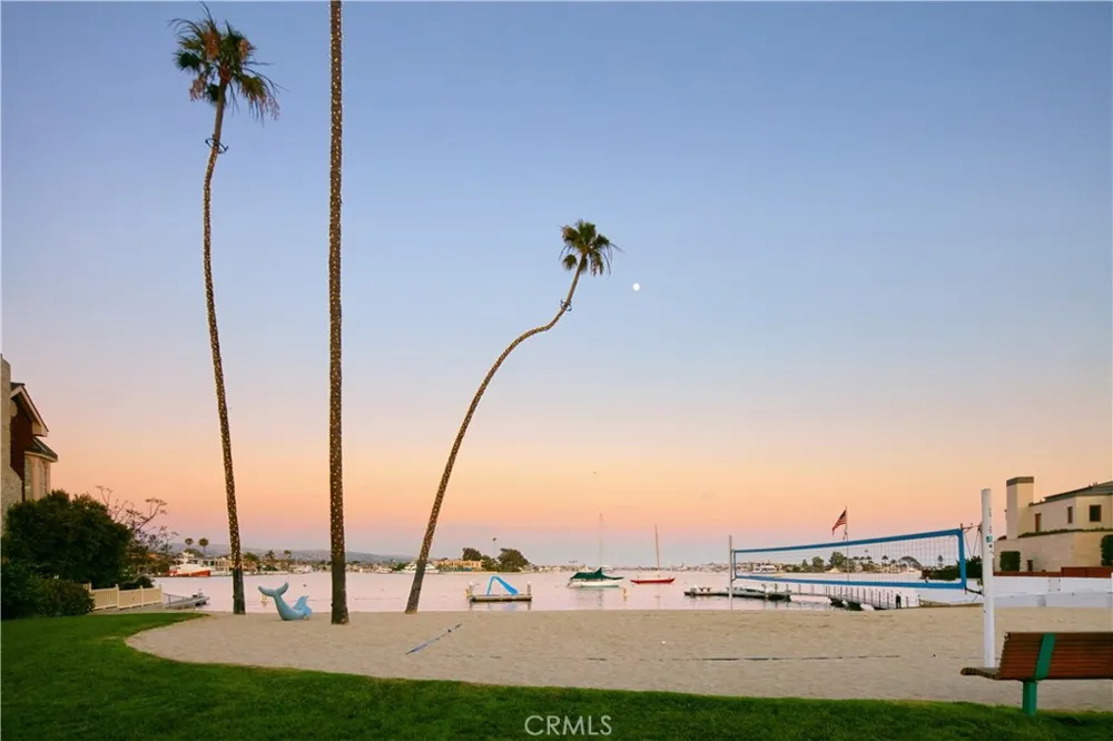 2572 Bayshore Drive Newport Beach, CA 92663