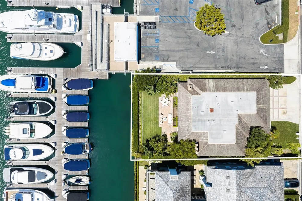 2572 Bayshore Drive Newport Beach, CA 92663