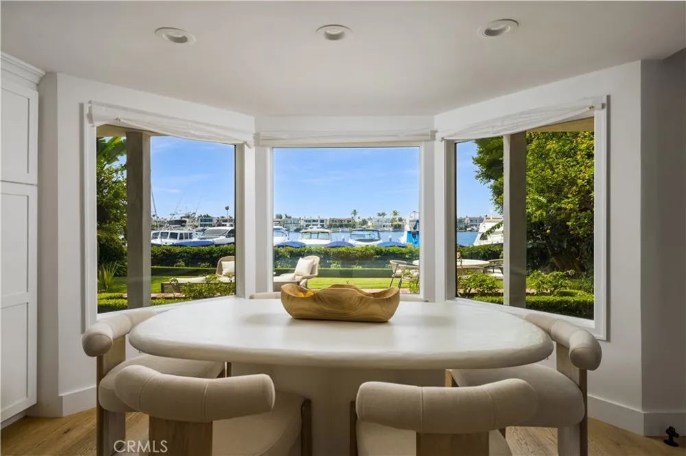 2572 Bayshore Drive Newport Beach, CA 92663