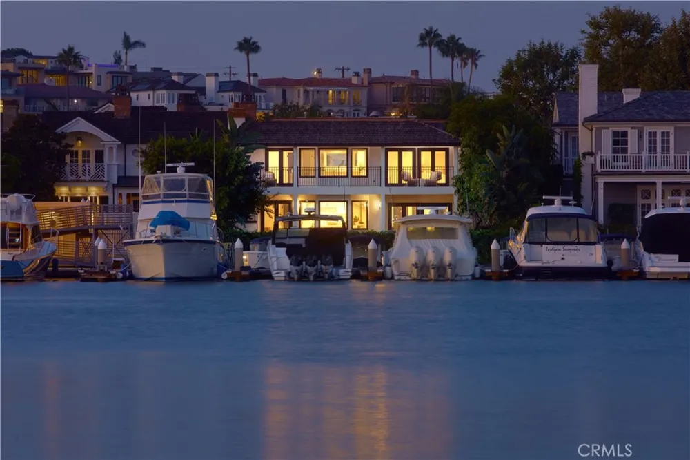2572 Bayshore Drive Newport Beach, CA 92663