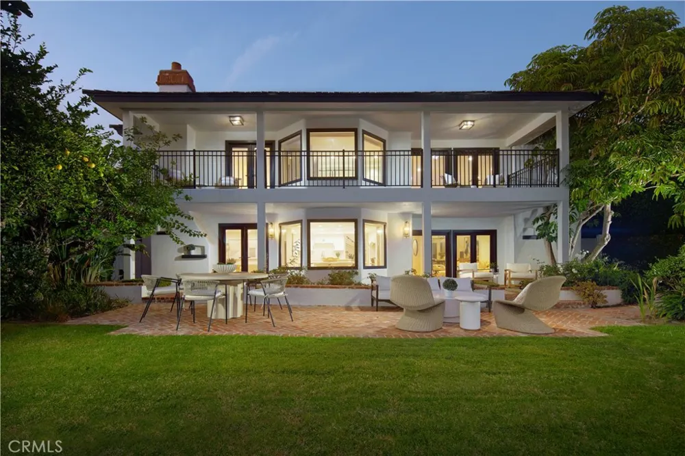 2572 Bayshore Drive Newport Beach, CA 92663