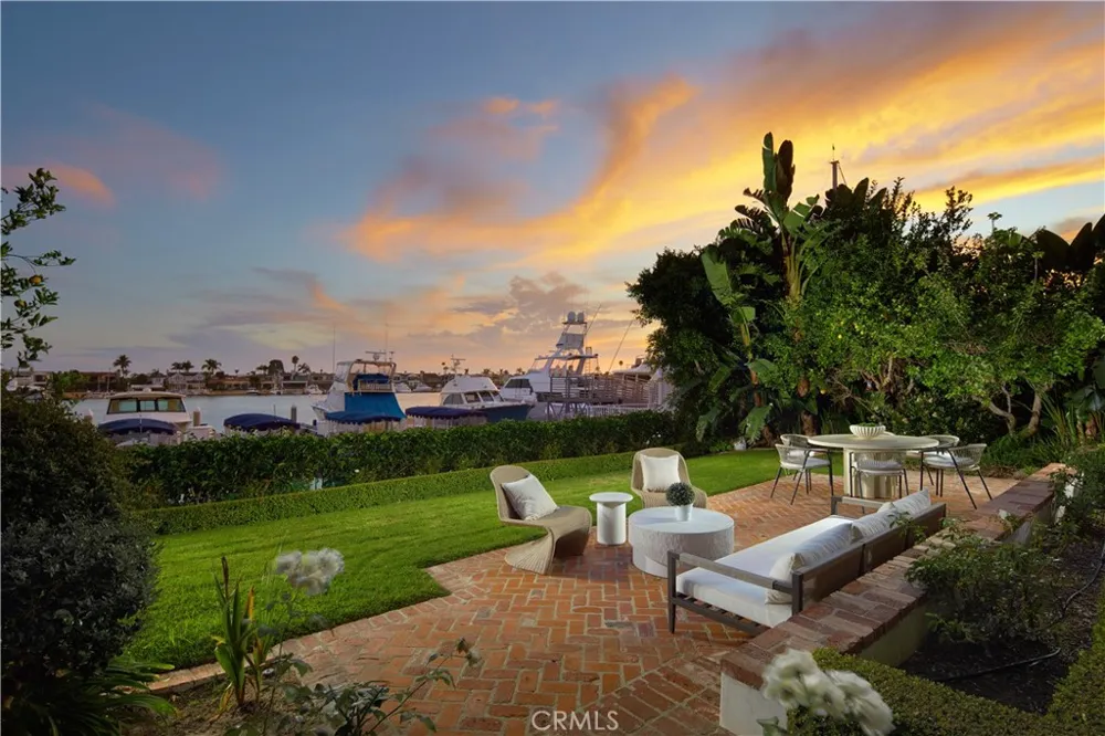2572 Bayshore Drive Newport Beach, CA 92663