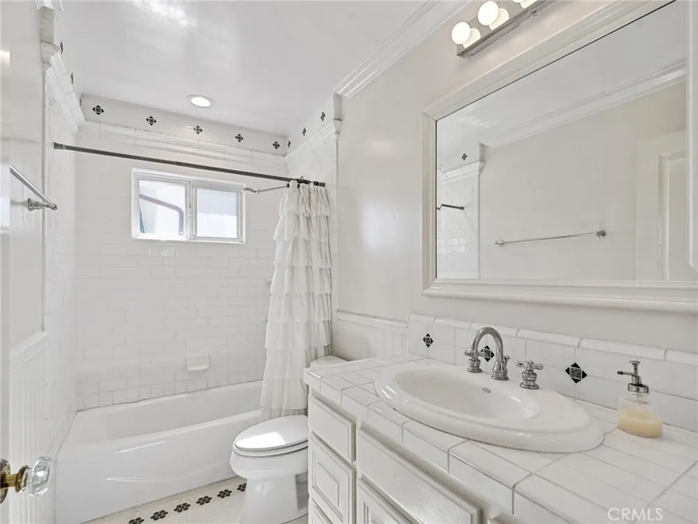 1924 Leeward Lane Newport Beach, CA 92660