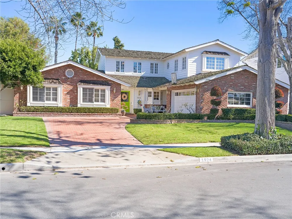 1924 Leeward Lane Newport Beach, CA 92660