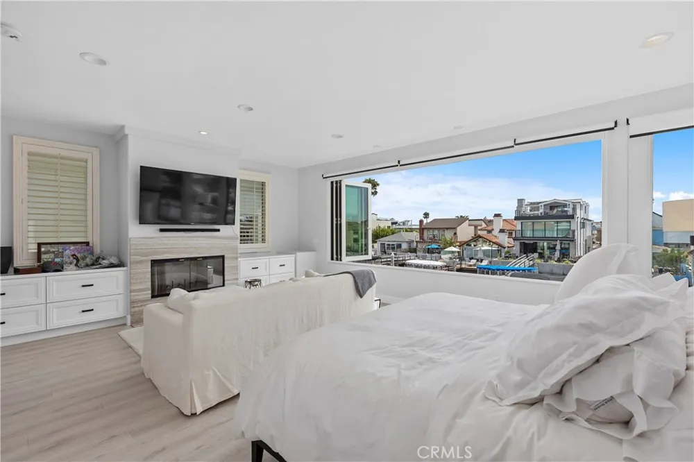 3915 Marcus Avenue Newport Beach, CA 92663