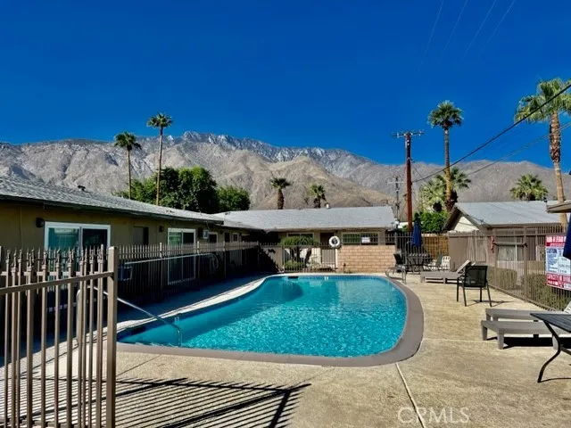 686 E Cottonwood #7 Palm Springs, CA 92262