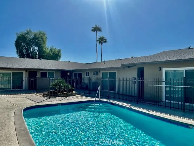 686 E Cottonwood #7 Palm Springs, CA 92262