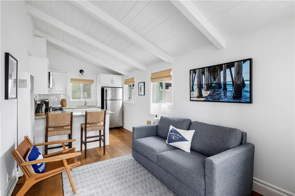 110 Pearl Avenue Newport Beach, CA 92662