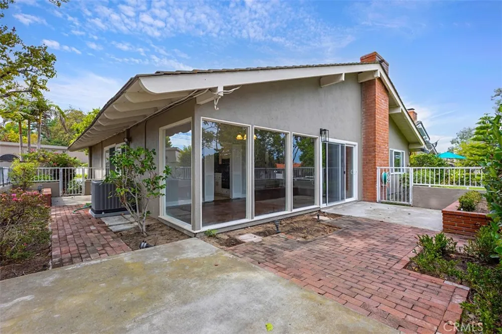 424 Onda Newport Beach, CA 92660
