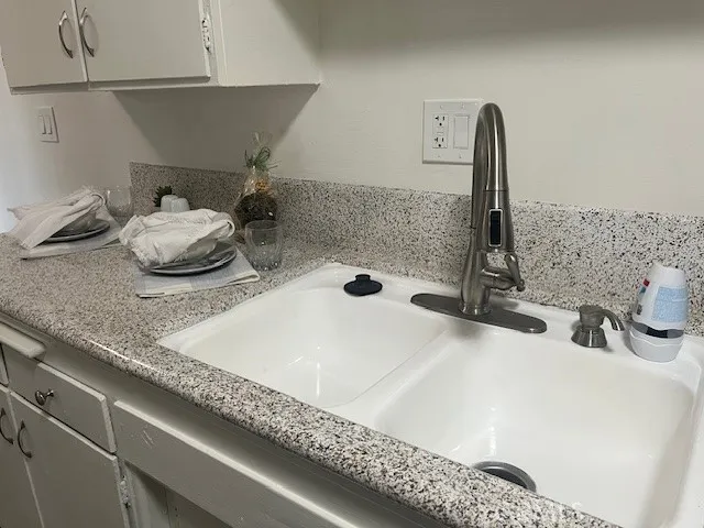 686 E Cottonwood Road #4 Palm Springs, CA 92262