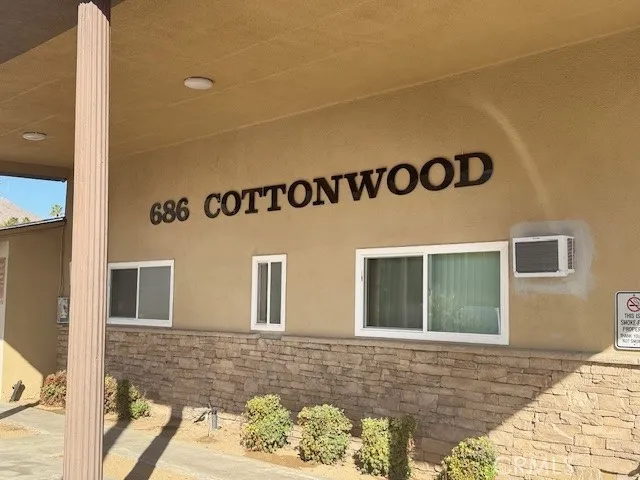 686 E Cottonwood Road #4 Palm Springs, CA 92262
