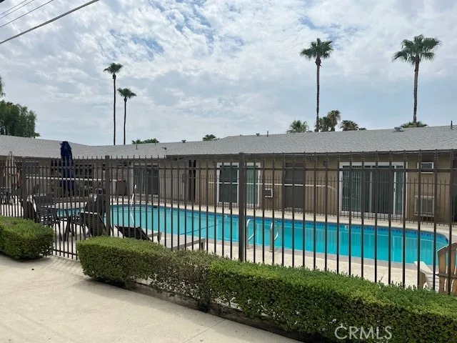 686 E Cottonwood Road #4 Palm Springs, CA 92262