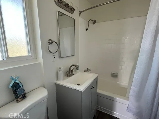 686 E Cottonwood Road #4 Palm Springs, CA 92262