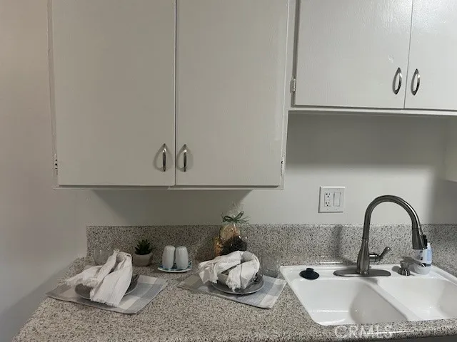 686 E Cottonwood Road #4 Palm Springs, CA 92262
