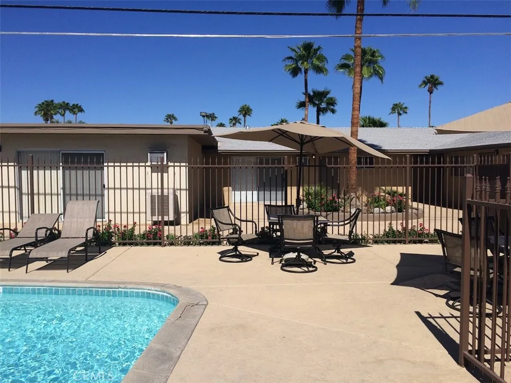 685 E Vista Chino #4 Palm Springs, CA 92262