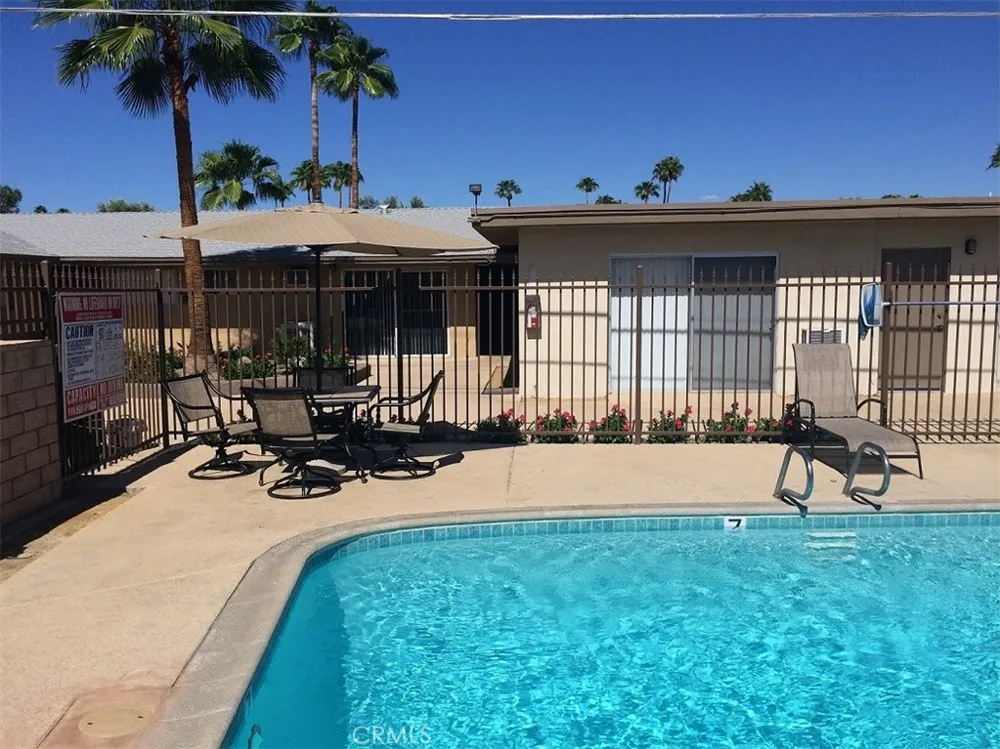 685 E Vista Chino #4 Palm Springs, CA 92262