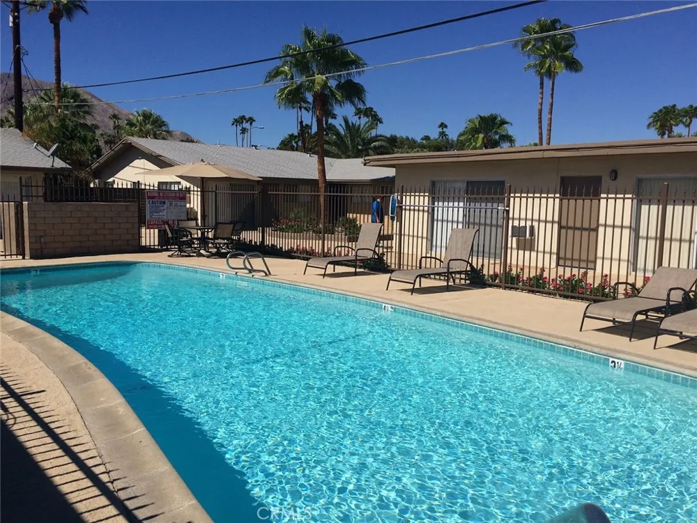 685 E Vista Chino #4 Palm Springs, CA 92262