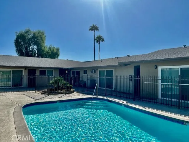 685 E Vista Chino #4 Palm Springs, CA 92262