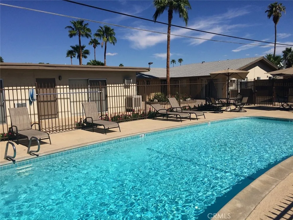 685 E Vista Chino #4 Palm Springs, CA 92262