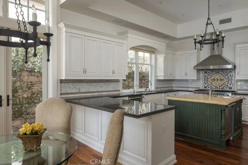2323 Bayside Drive Corona del Mar, CA 92625