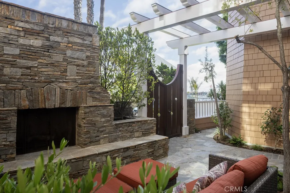 2323 Bayside Drive Corona del Mar, CA 92625