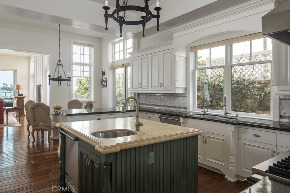 2323 Bayside Drive Corona del Mar, CA 92625