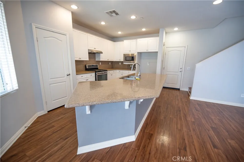 7255 Roselai Court Eastvale, CA 92880