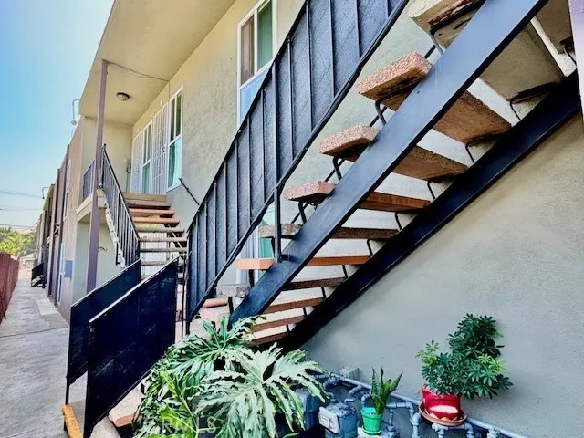 815 Rose #F Compton, CA 90221