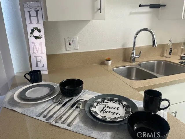 44220 San Pablo Avenue #8 Palm Desert, CA 92260