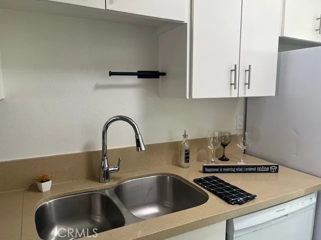 44220 San Pablo Avenue #8 Palm Desert, CA 92260